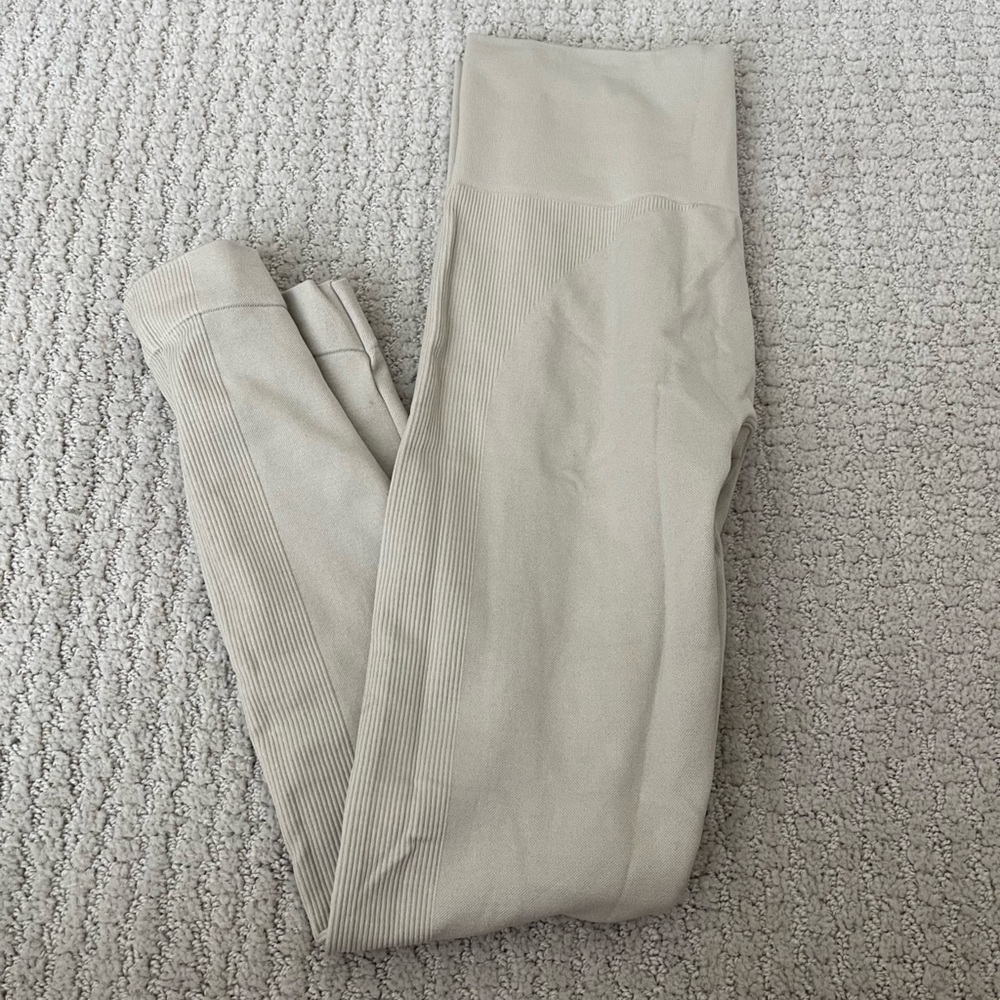 SET active beige leggings